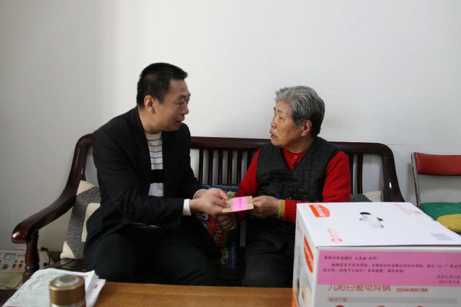 保卫部劳模白秀英.JPG