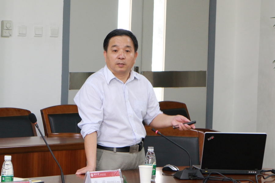 白志强作报告.jpg