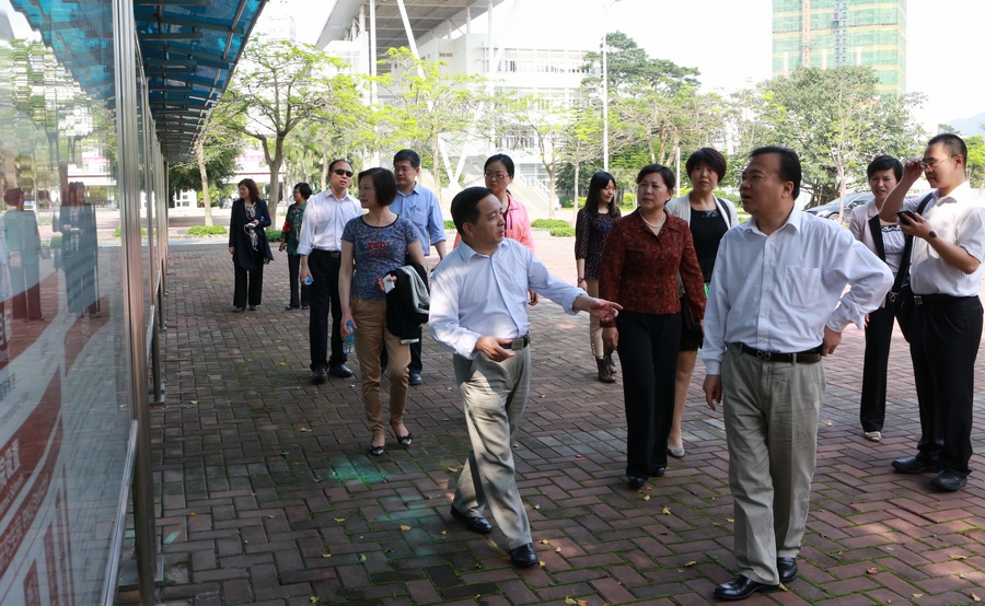 参观深圳研究生院校园.jpg