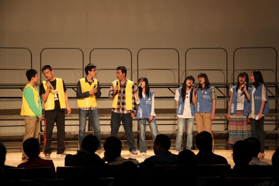 学生志愿者表演小合唱_调整大小.JPG