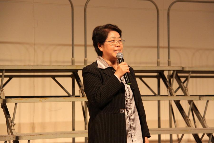 北京大学校务委员会副主任、平民学校校长岳素兰讲话_调整大小.JPG