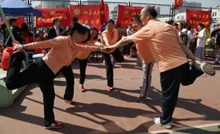 clip_image006.jpg 说明=G=\8--工会\2015\2015.4.25--运动会新闻稿\1--照片\趣味\H34A8856.JPG